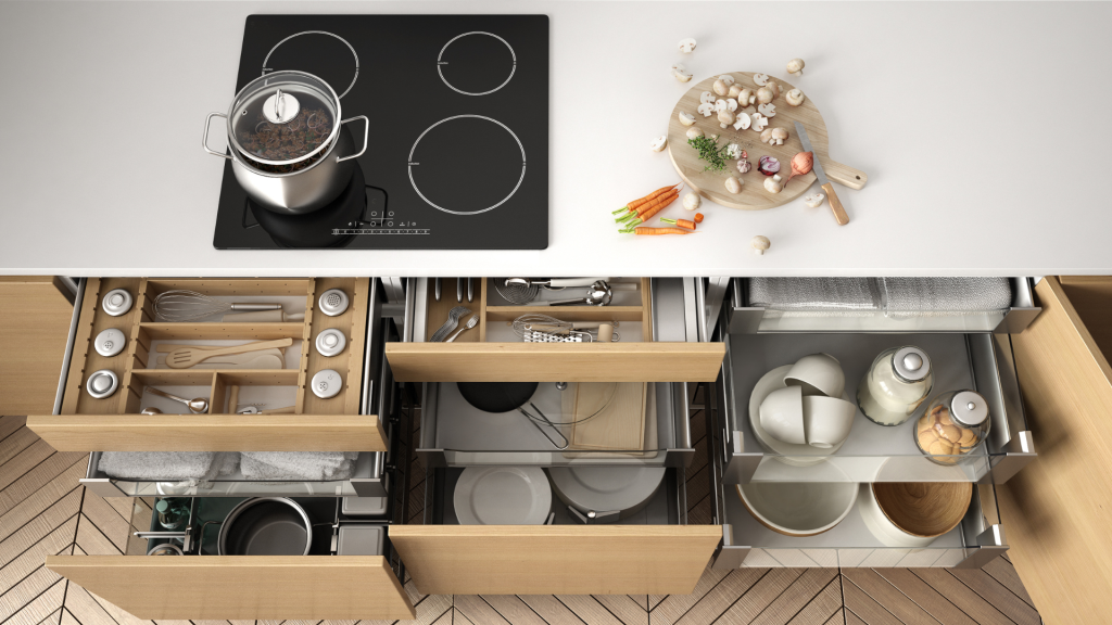 Tener una cocina organizada es fundamental para evitar la contaminación cruzada ya que es el lugar donde se manipulan los alimentos que se van a consumir.