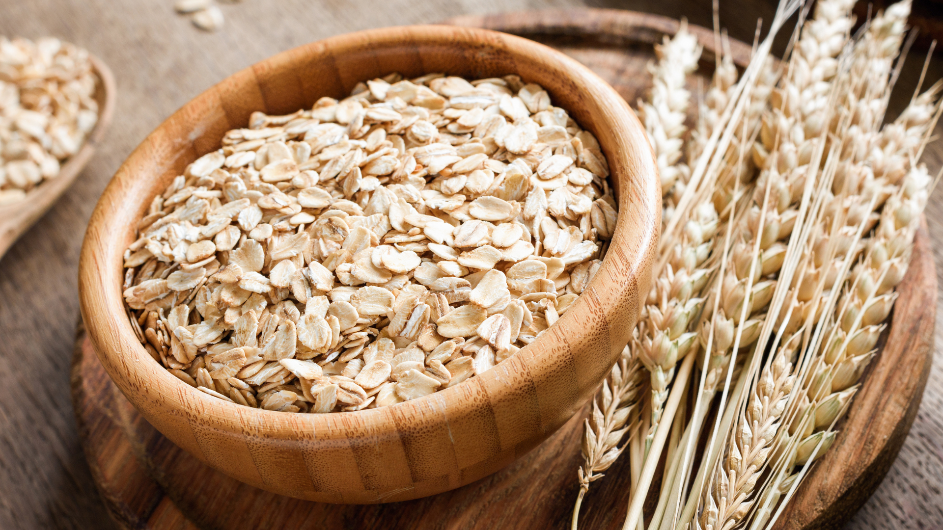 Cereales como la avena contienen betaglucanos, que favorecen la salud intestinal al actuar como prebióticos.