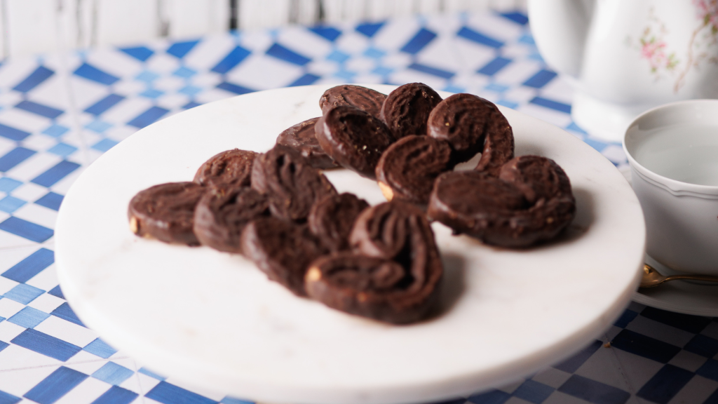 Palmeritas de hojaldre cubiertas de chocolate belga, son la opción perfecta para aquellos amantes del dulce y, sobre todo, del chocolate.