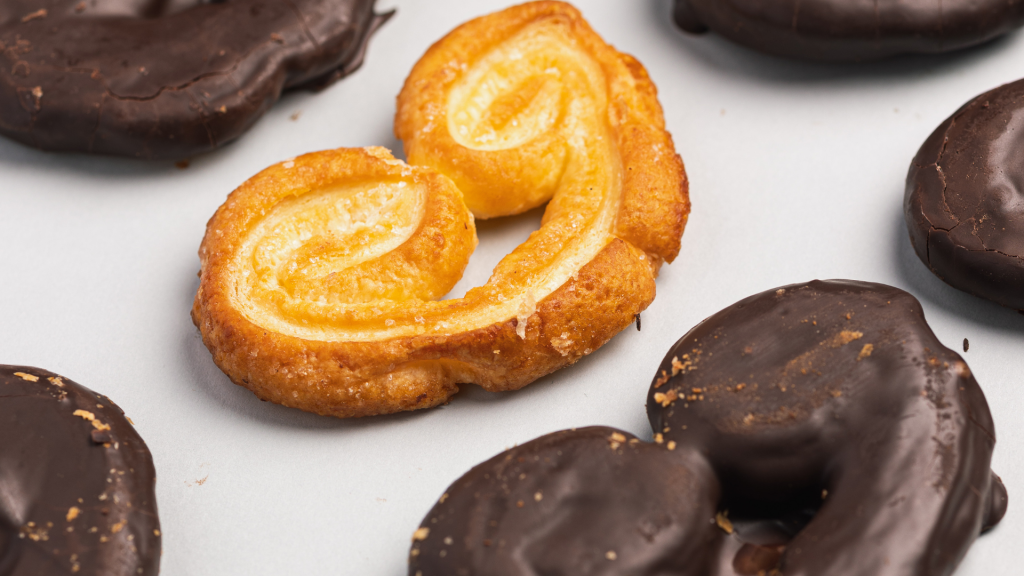 Las palmeritas sin gluten con o sin chocolate de NaturCeliac, además de tener una textura y un sabor exquisito, son el dulce perfecto para un desayuno sin gluten romántico