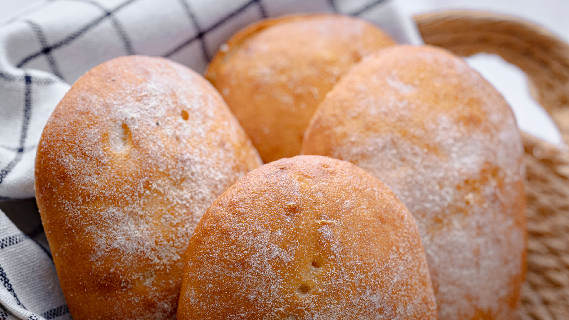 Los panes de NaturCeliac son una opción ideal si los quieres introducir en el menú ya que permitirá que toda persona celiaca que asista al evento pueda disfrutar de este básico.