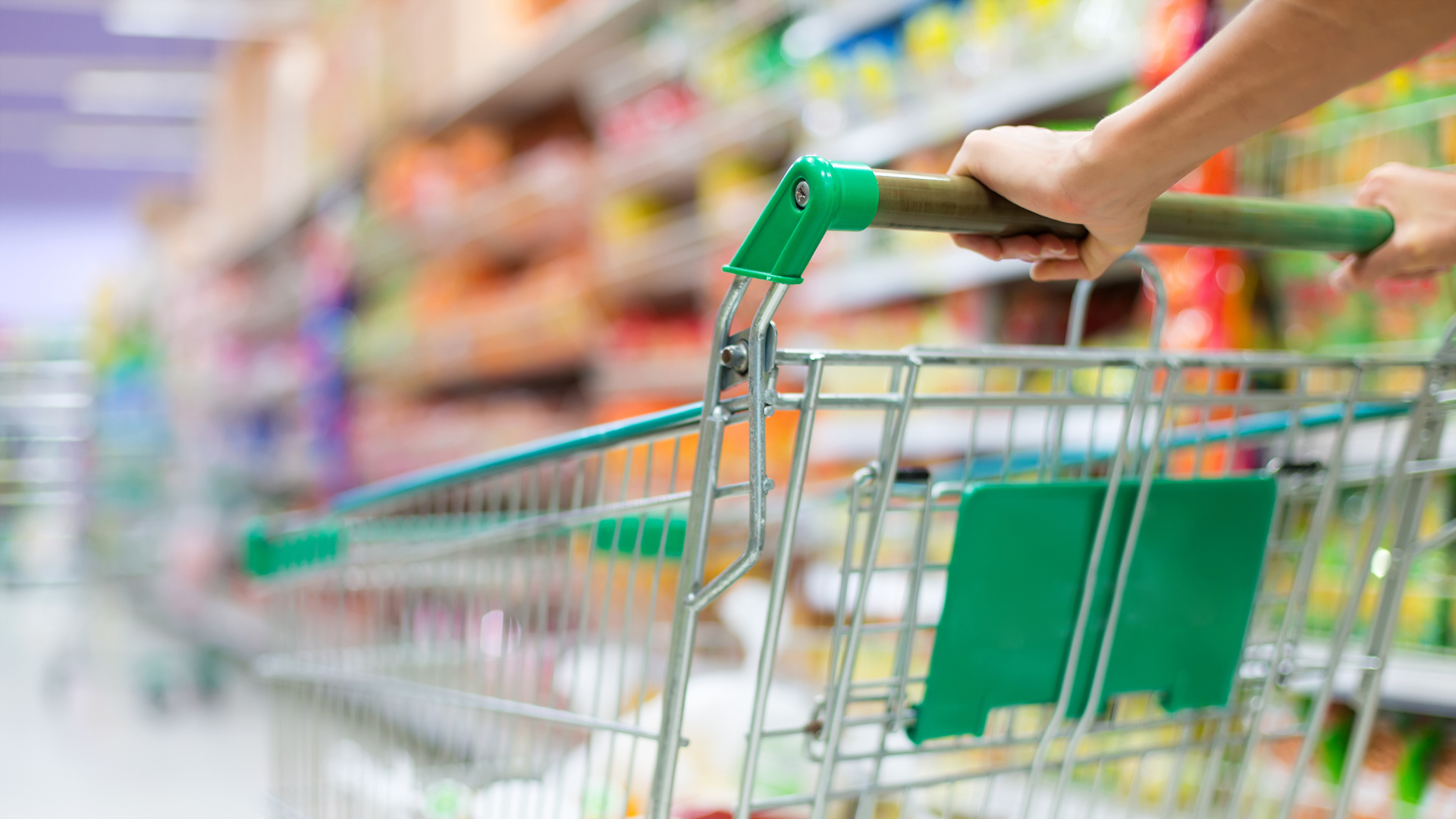 Cada vez más, los supermercados, sobre todo las grandes cadenas, cuentan con secciones propias de productos sin gluten en la que podrás encontrar todo tipo de productos, entre los cuales pueden estar los de NaturCeliac.