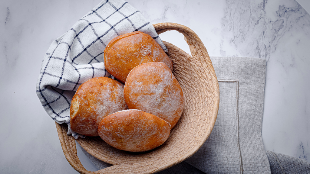 El desayuno es la comida más importante del día y por ello es muy importante que sea nutritivo y saciante, así tendremos la energía suficiente para todo el día.