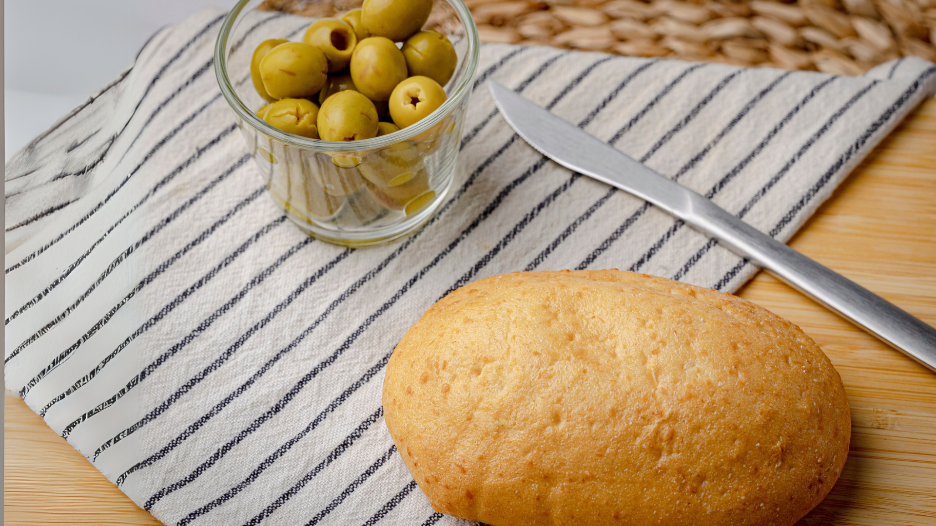 Nuestra versión de mollete con lino es ideal para combinarlo con tus toppings favoritos y crear el bocadillo que más te guste.