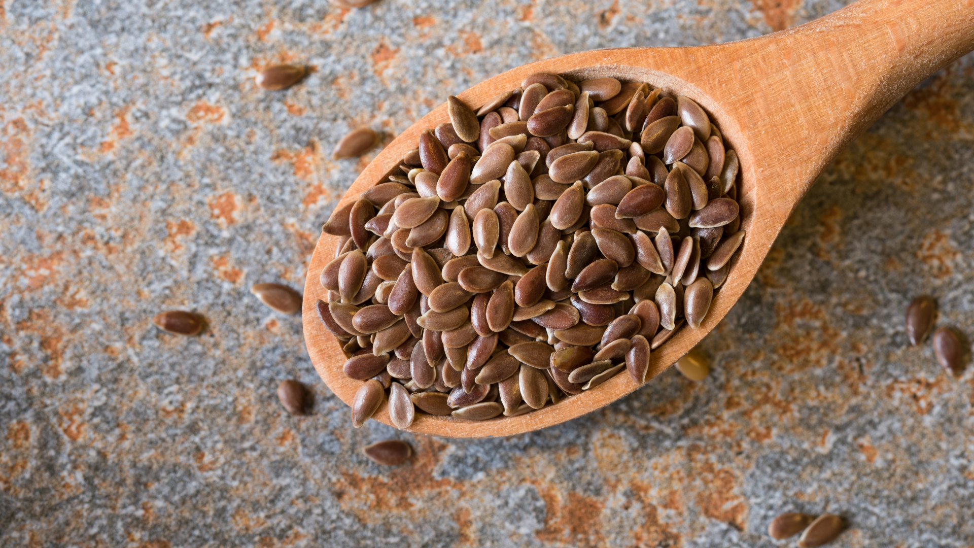 Las semillas de lino molidas o enteras, enriquecen el perfil nutricional de los alimentos con fibra, ácidos grasos omega-3 y proteínas vegetales.