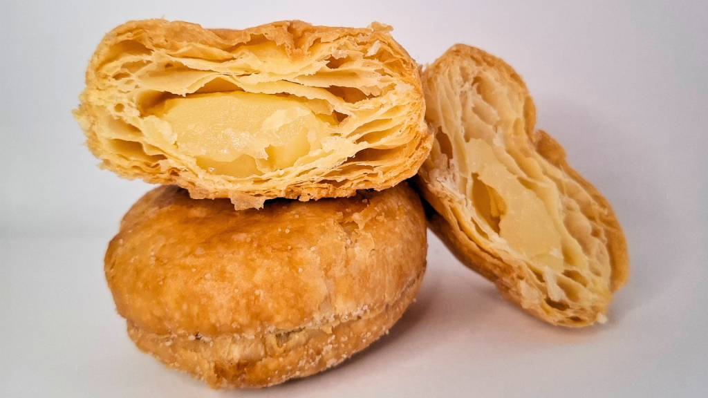 Con las bombitas rellanas, de crema o cacao de avellanas, disfrutarás de una explosión de sabor en cada bocado.