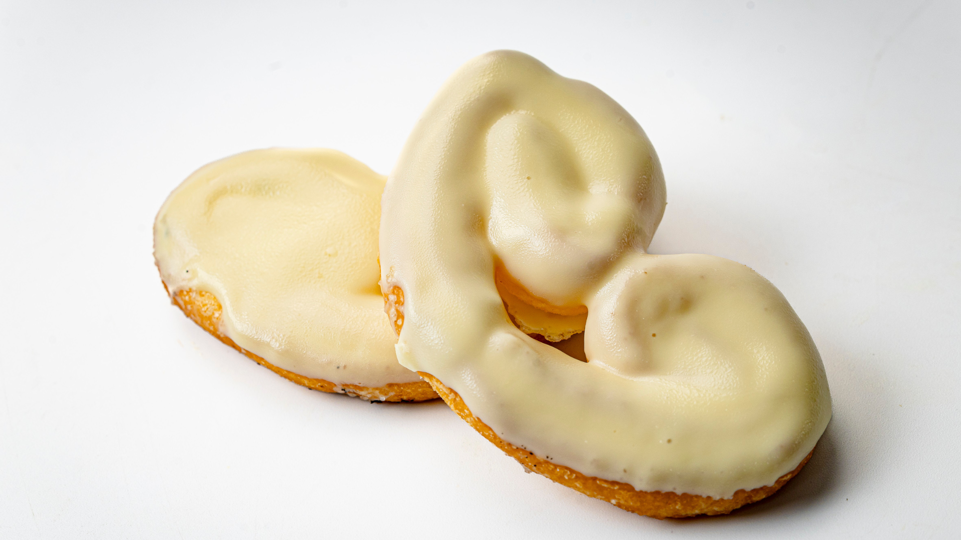 Las palmeritas cubiertas de chocolate blanco son una de las novedades de NaturCeliac que hay disponibles en tiendas Carrefour.