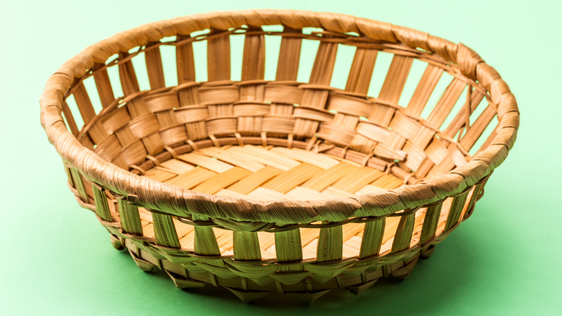 Utilizar los mismos utensilios o cestas para almacenar productos que contienen gluten de los que no, puede provocar que este se contamine y, por tanto, desencadenar consecuencias para la persona que lo consuma.