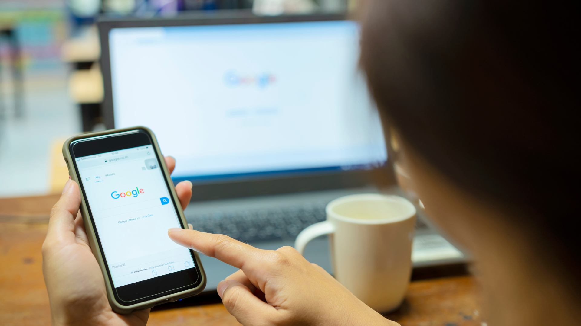 Mirar reseñas en blogs, foros o redes sociales se ha convertido en una práctica habitual para encontrar los lugares adecuados a los que acudir ya que son los propios consumidores quienes cuentan su experiencia en ellas.