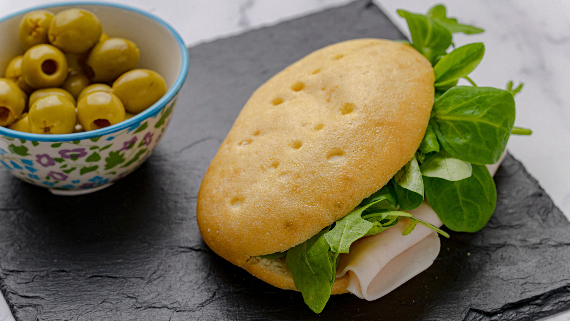 Además del desayuno, los molletes de NaturCeliac son perfectos para disfrutar de meriendas equilibradas en tu día a día.