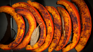 El otoño es la época del año donde volvemos a incluir en nuestra alimentación comidas calientes y reconfortantes con los ingredientes estrella de la época como pueden ser la calabaza.