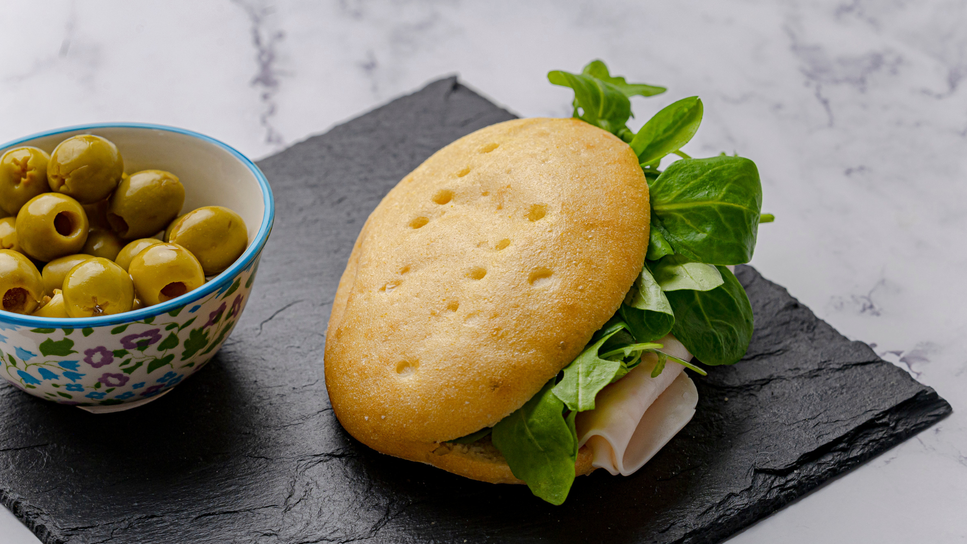 Es muy importante manipular de forma adecuada el producto para potenciar todas sus cualidades, como pasar el pan sin gluten por la tostadora para conseguir la textura ideal.