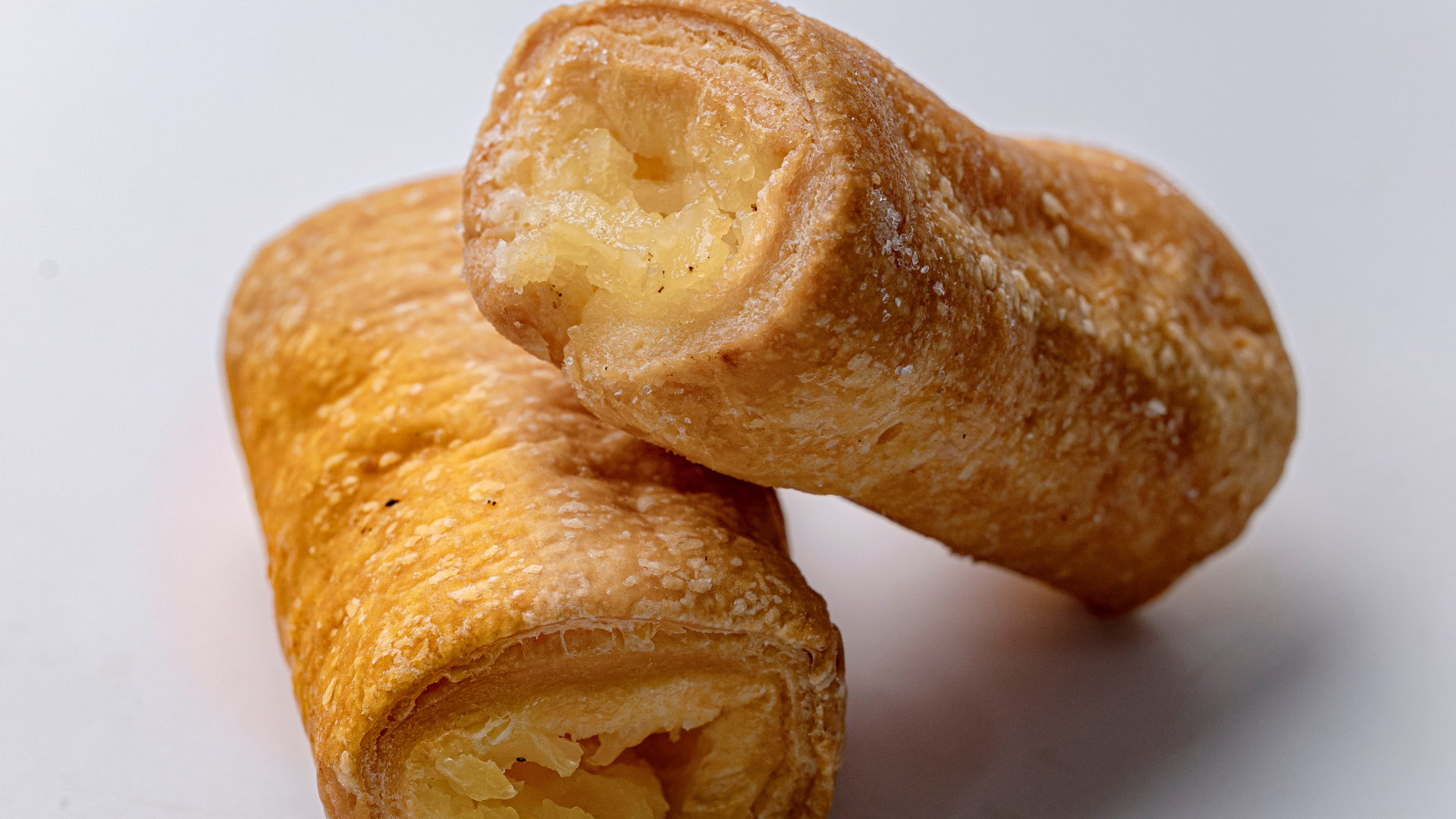 Las cañas rellenas son el dulce tradicional que encanta a todos, por ese motivo es uno de los productos top de NaturCeliac.