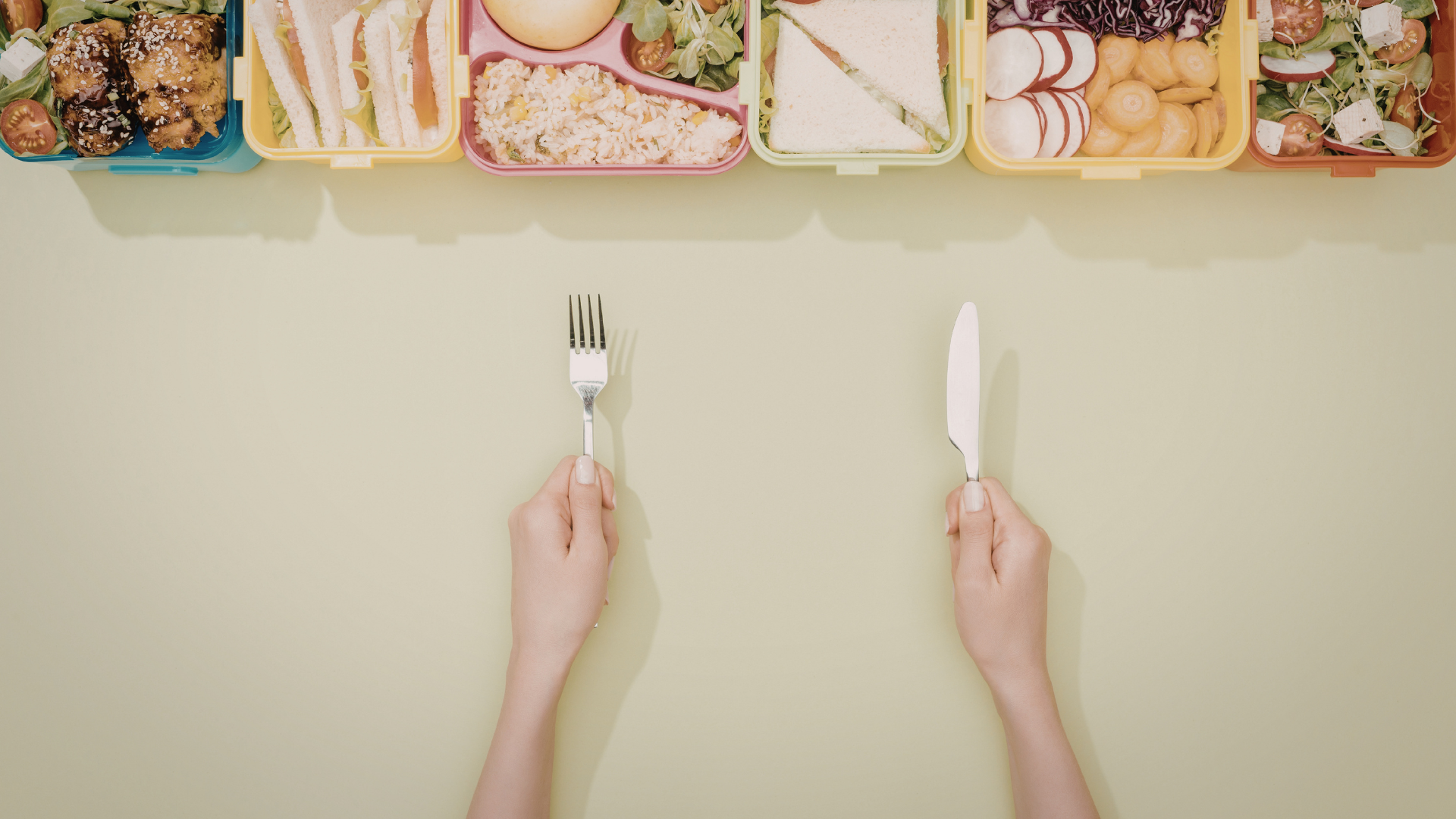 Es muy importante organizar todas tus comidas, incluidas los picoteos, ya que de esta manera evitamos que puedan surgir complicaciones debido a la improvisación.